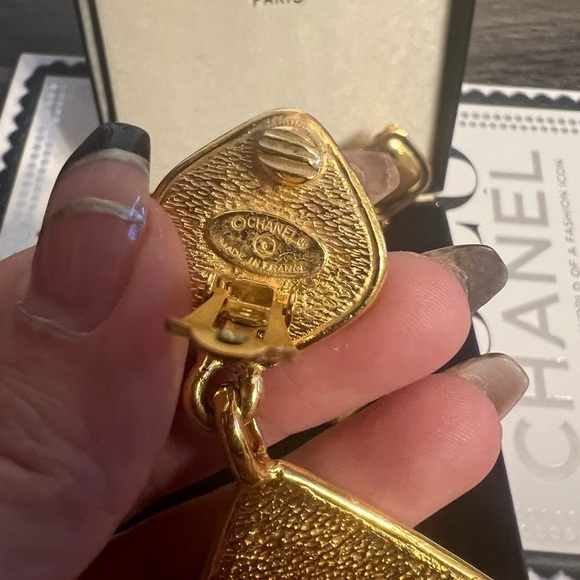 RARE! Chanel Vintage Gold CC Diamond Shape Dangle Clip On Earrings - Picture 4 of 11